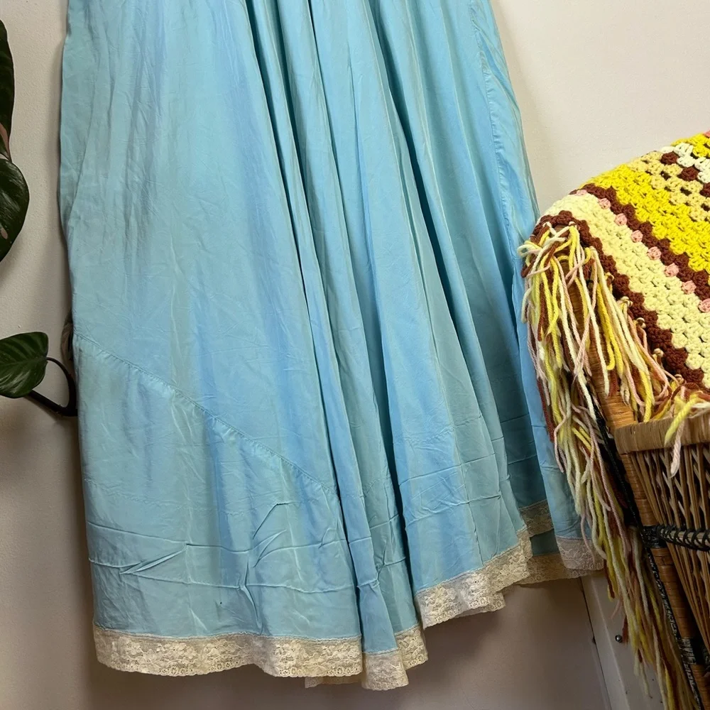 1940’s PLUS SIZE Joy Lingerie Co. Blue Satin Cream Lace Maxi Slip Dressing Gown - Picture 11 of 16